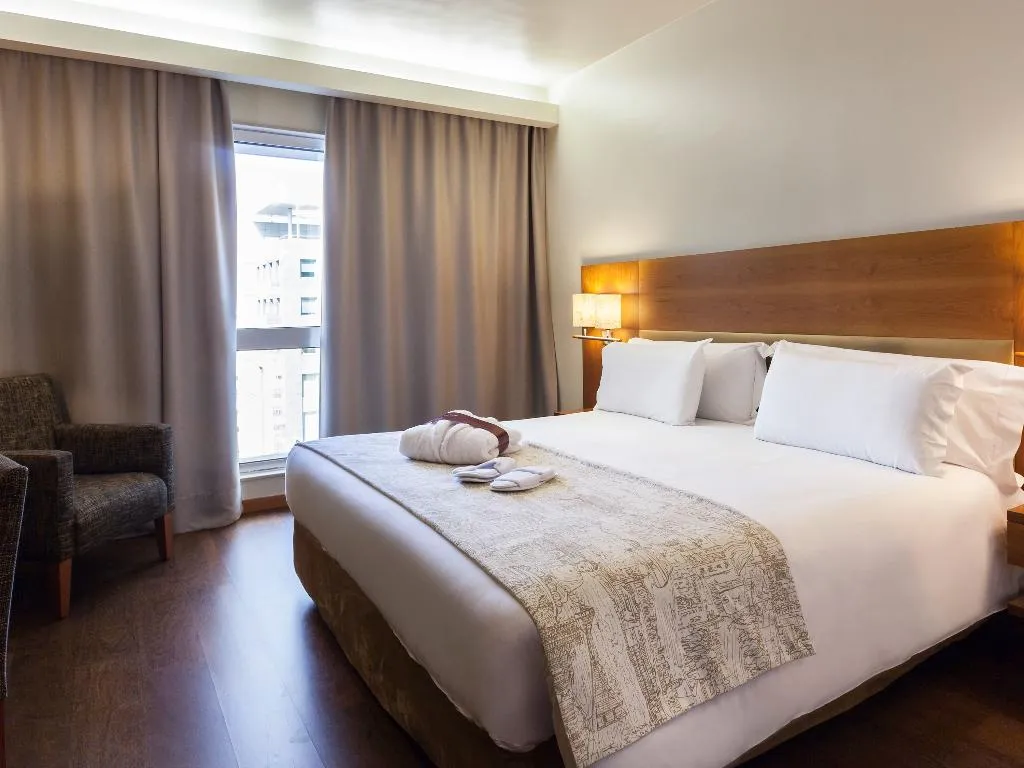 Double or Twin STANDARD Room, Mercure Lisboa Hotel, Lisbon