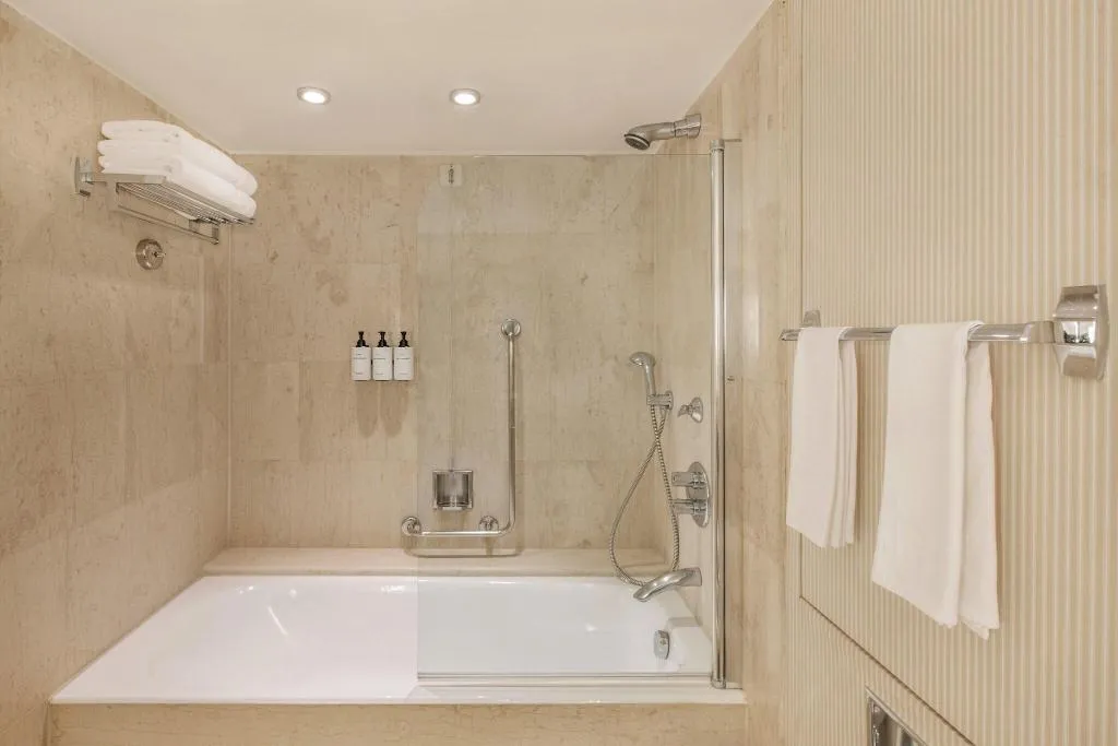 JUNIOR SUITE CLUB WITH VIEWS Room, Athenaeum InterContinental Athens, Athens