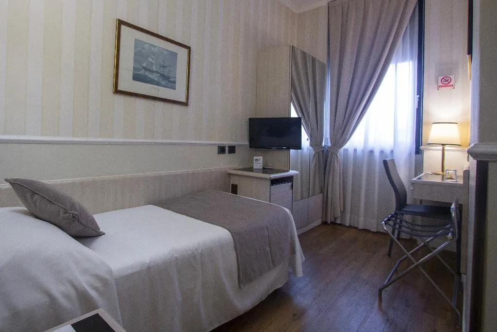 SINGLE STANDARD Room, Flora, Milan