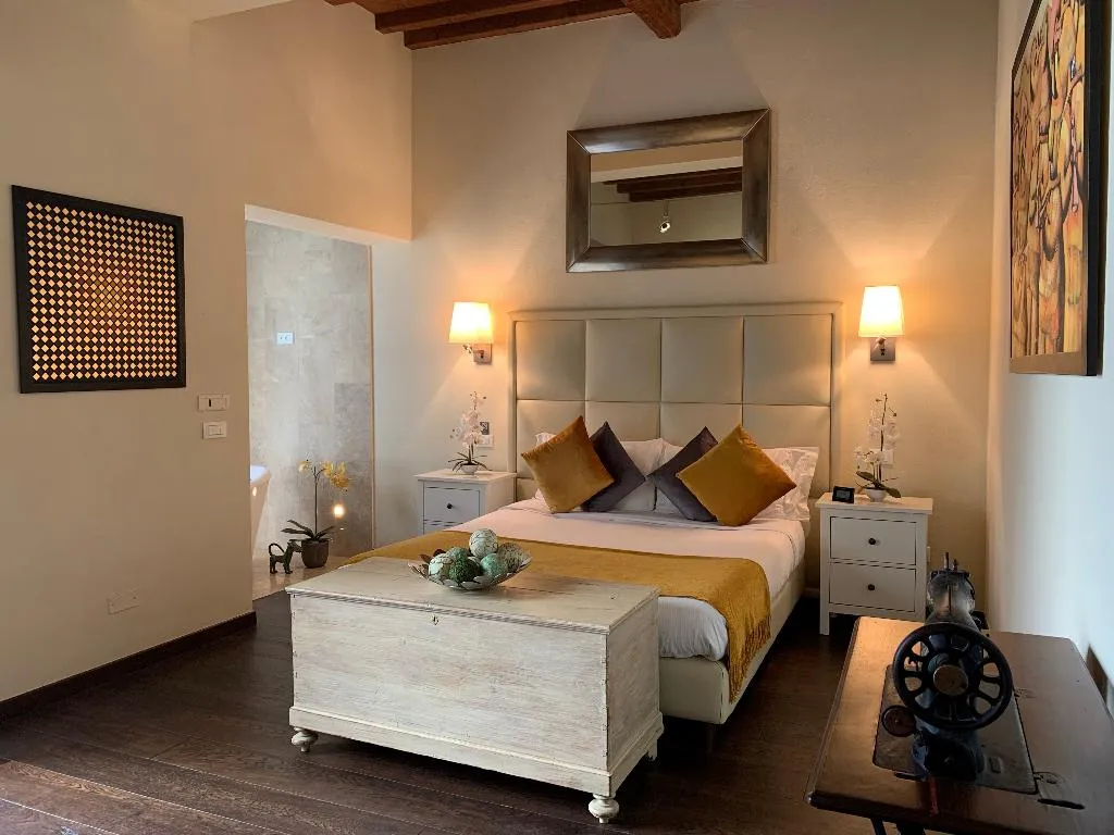 APARTMENT CLASSIC TWO BEDROOMS Room, Florence Art Apartments, Florence