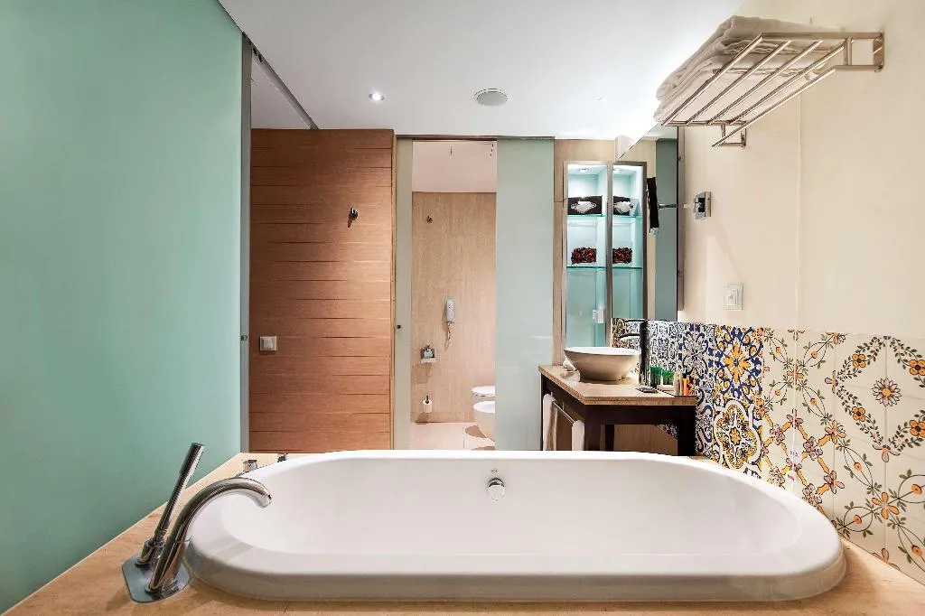 DOUBLE DELUXE KING BED Room, Hilton Vilamoura As Cascatas Golf Resort & Spa, Algarve