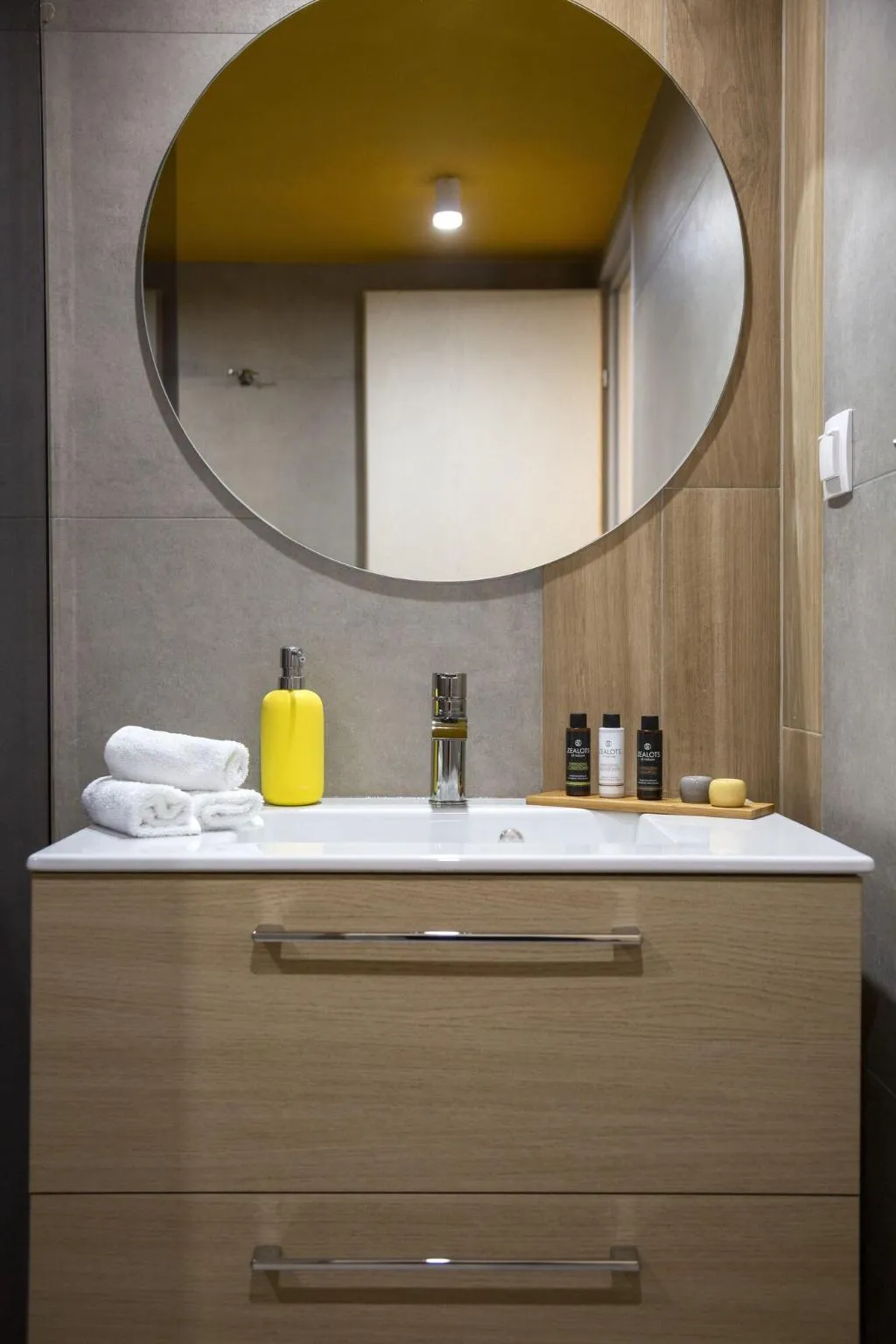 Room, The Frogs Guesthouse, Athens