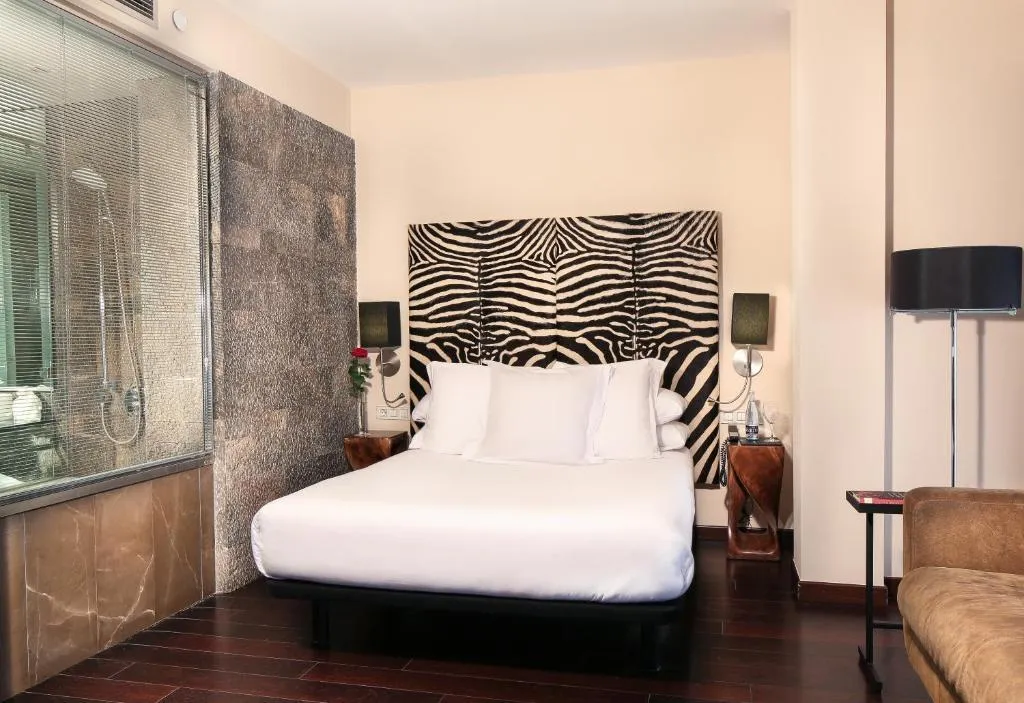DOUBLE DELUXE Room, Gran Derby Suites, Barcelona