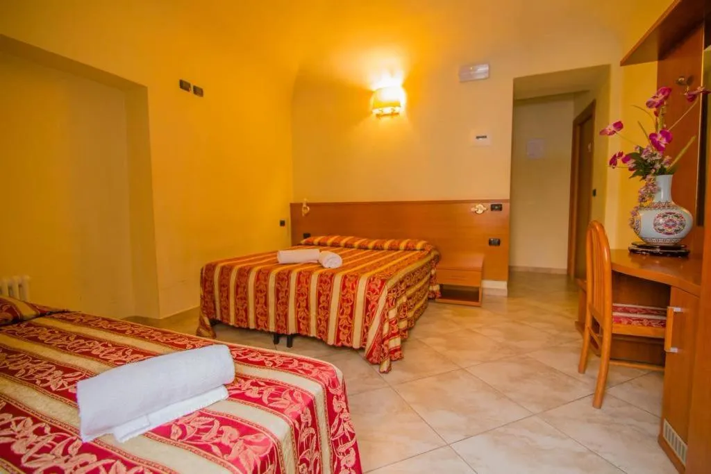 Room, Babyface, Naples