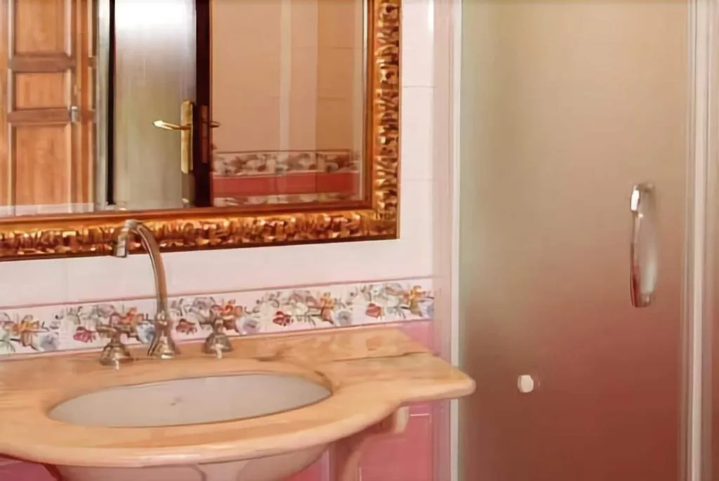 Room, La Maliosa D' Arienzo, Naples
