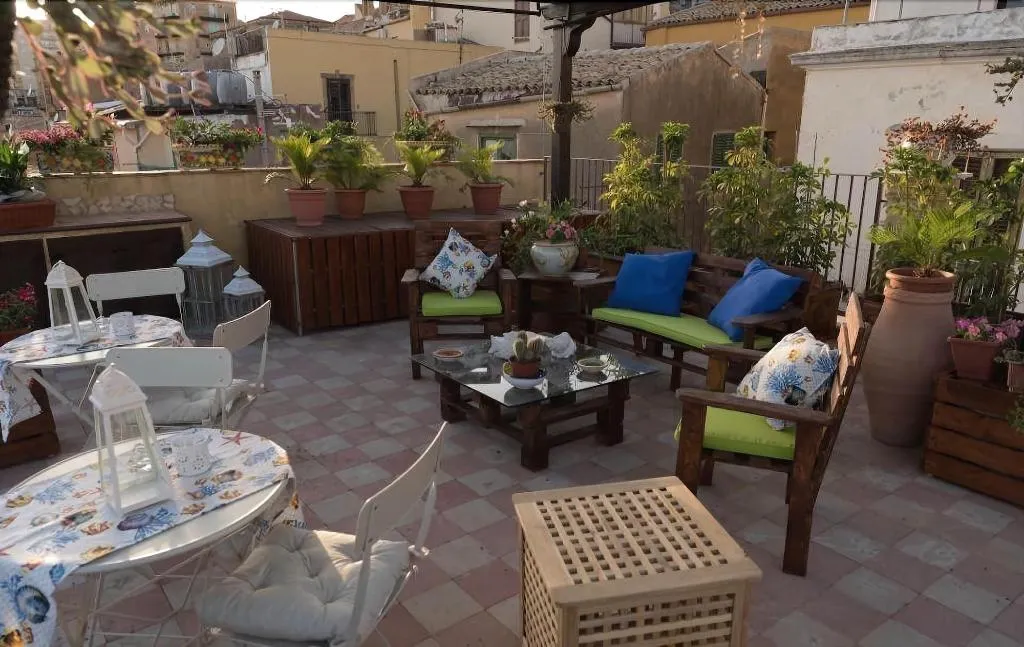 Terrace, B B Il Nascondiglio Di Esta A, Catania