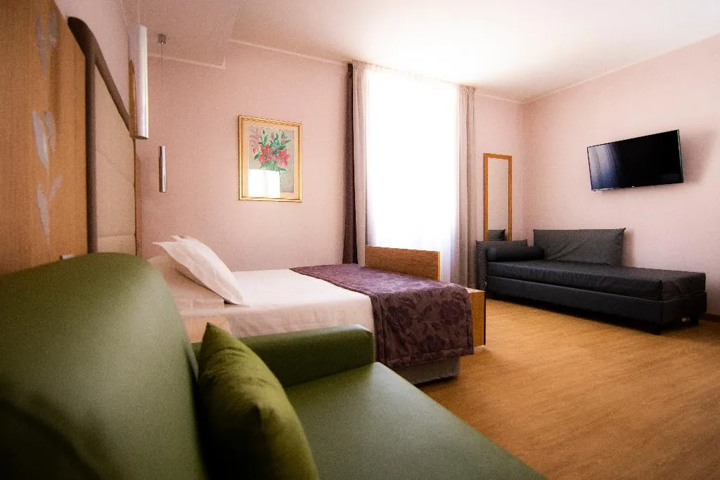 QUADRUPLE WITH VIEWS Room, Giolli Nazionale, Rome