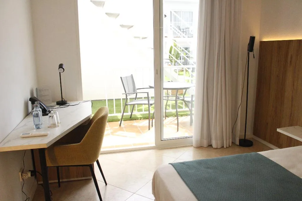 DOUBLE WITH TERRACE Room, Hotel Alfons, Menorca
