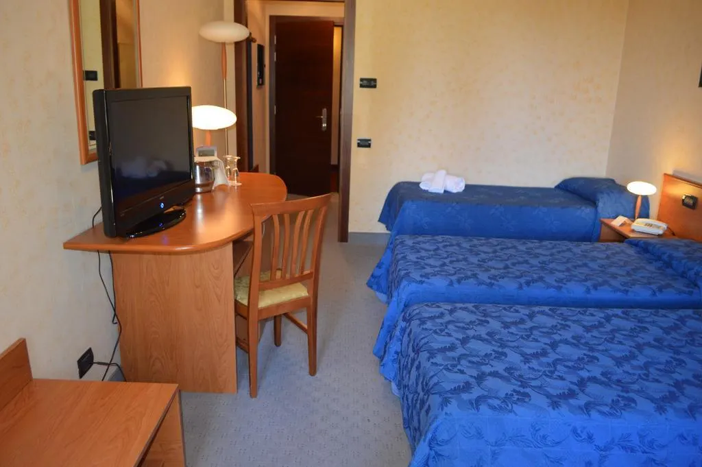 TRIPLE CAPACITY 3 Room, Bluebay Colle Della Trinità Perugia, Perugia