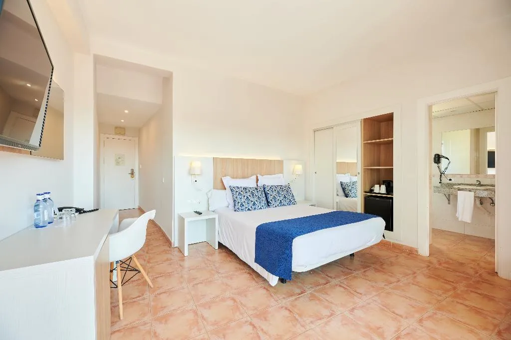 Double or Twin STANDARD Room, AluaSun Marbella Park, Costa Del Sol