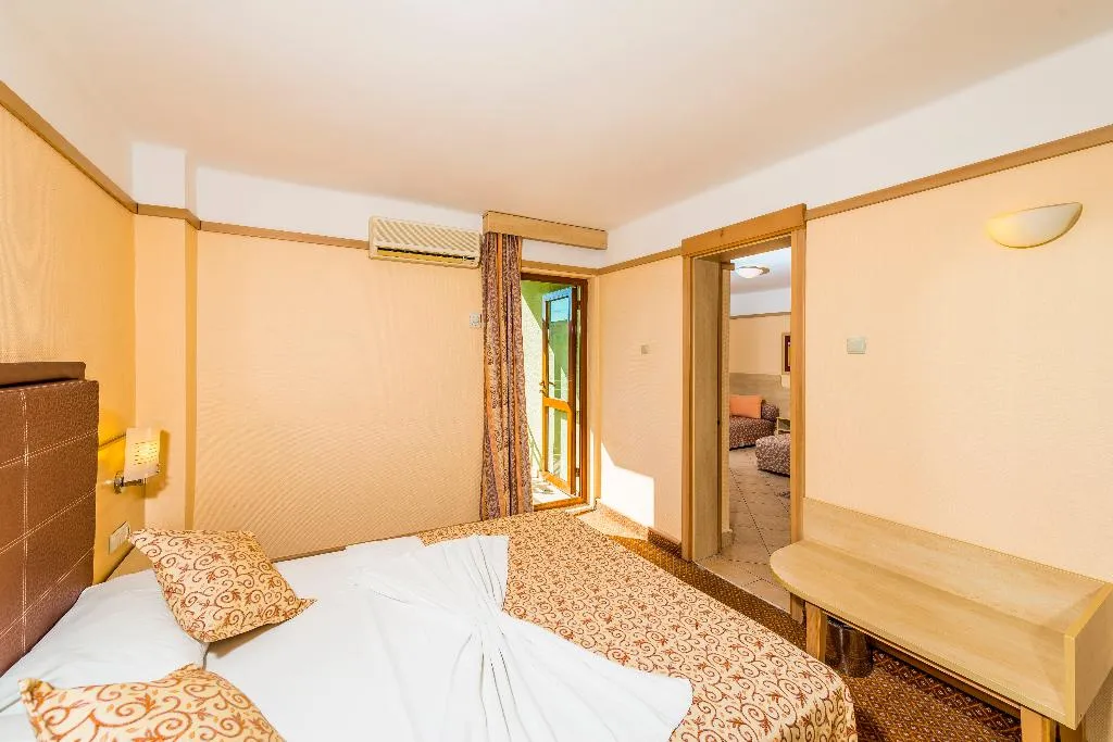 FAMILY ROOM CAPACITY 6 Room, Vonresort Golden Beach, Antalya
