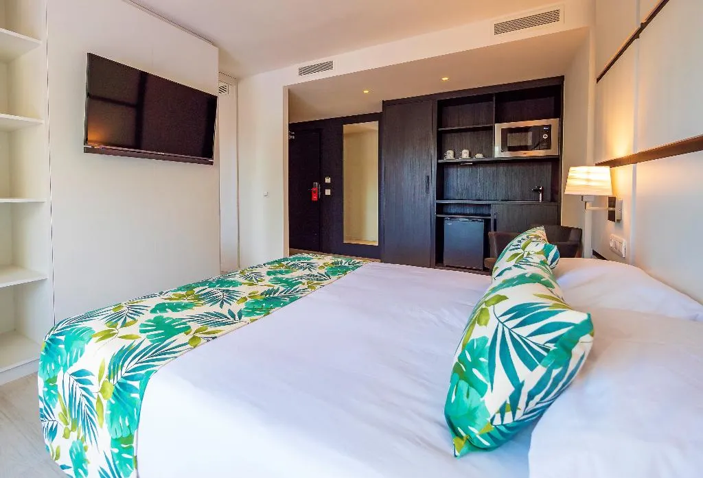 FAMILY ROOM STANDARD Room, Golden Port Salou & Spa, Costa Dorada