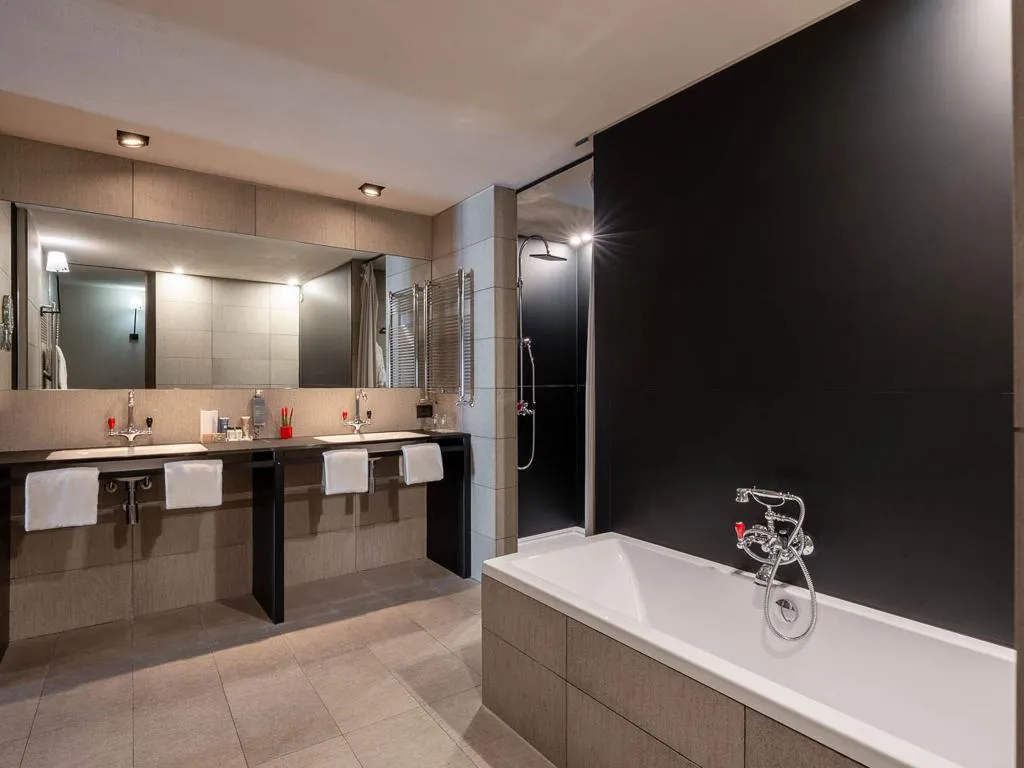 JUNIOR SUITE STANDARD Room, iH Hotels Milano Ambasciatori, Milan