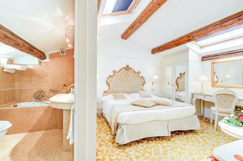 DOUBLE SUPERIOR Room, Al Duca Venezia, Venice