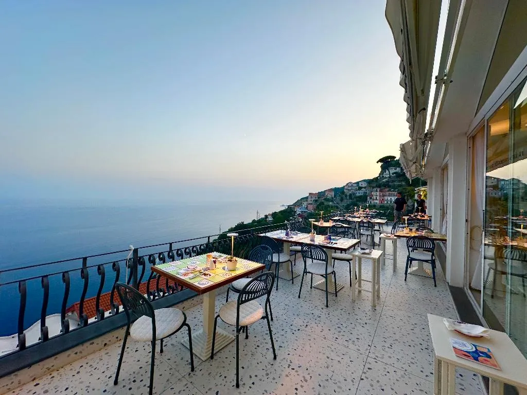 Terrace, Albergo Diffuso Bacco Furore, Naples