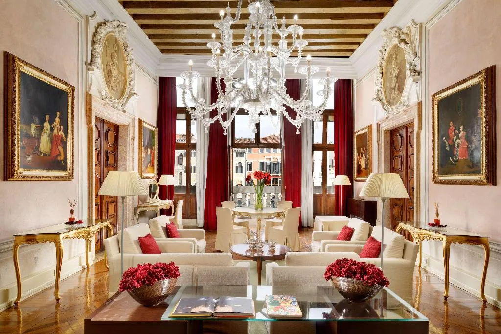 Room, Palazzo Giovanelli e Gran Canal, Venice