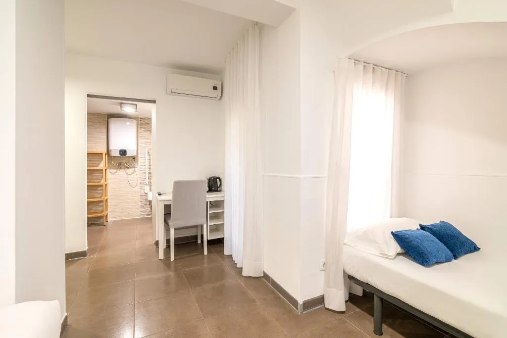 TRIPLE STANDARD Room, Laramond Barcelona Rooms, Barcelona