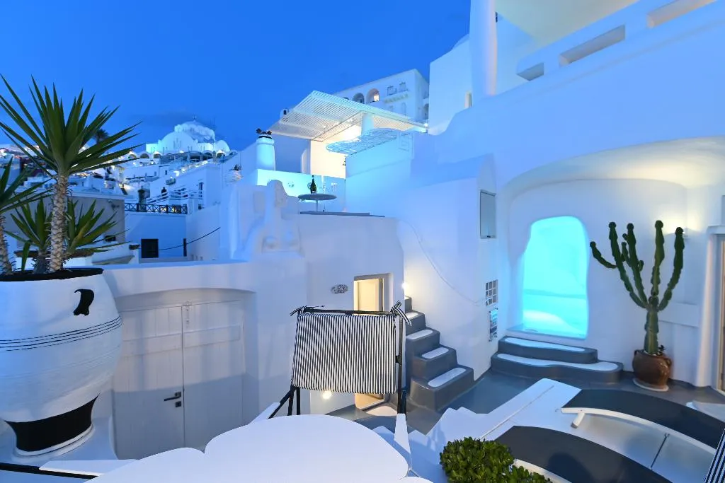 QUADRUPLE WITH JACUZZI Room, Trieris Villas & Suites, Santorini