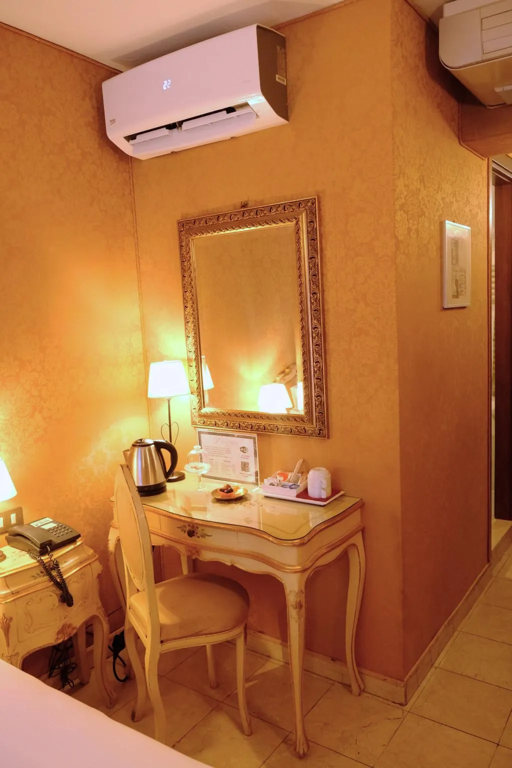 Double or Twin CLASSIC CITY VIEW Room, San Gallo, Venice