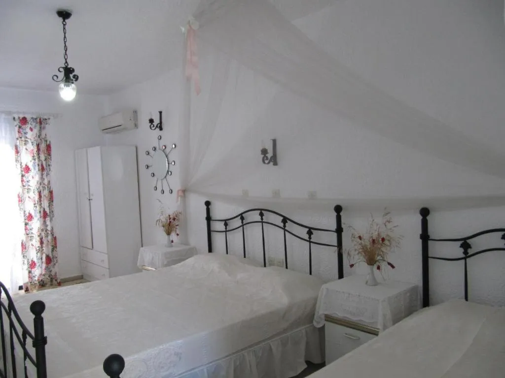 Room, Castellino Studios, Rhodes
