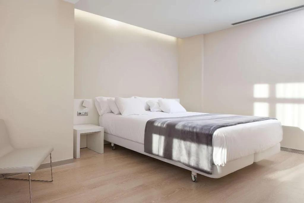 Room, NH Castellón Mindoro, Valencia