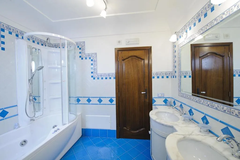 Room, La Sorgente Del Sole, Naples