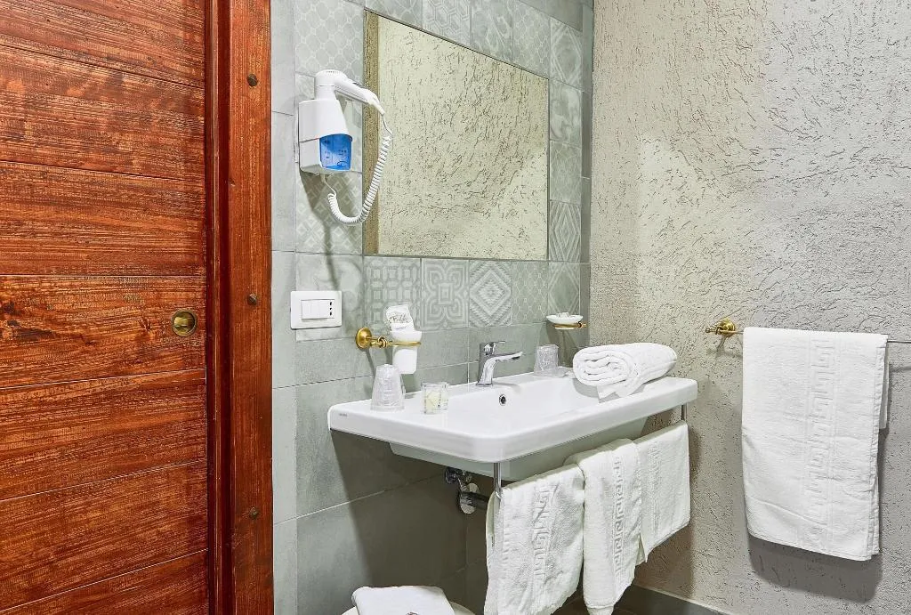 Room, Hotel Del Sole, Naples