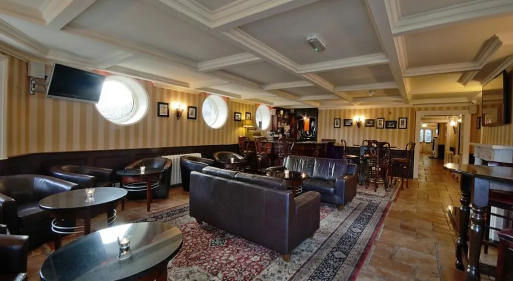 Bar, Finnstown Castle Hotel, Dublin