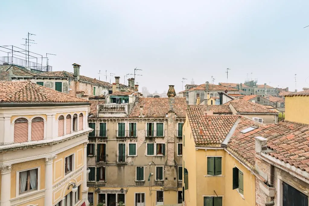 STUDIO WITH BALCONY Room, Charming Palace Corte Del Teatro, Venice