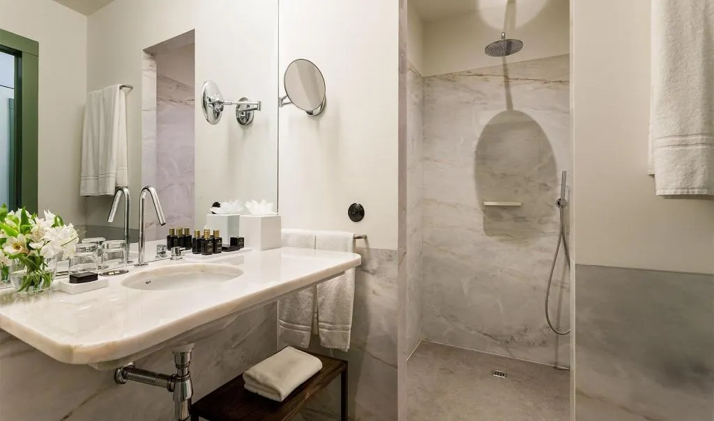 Room, One Shot Aliados Goldsmith, Porto