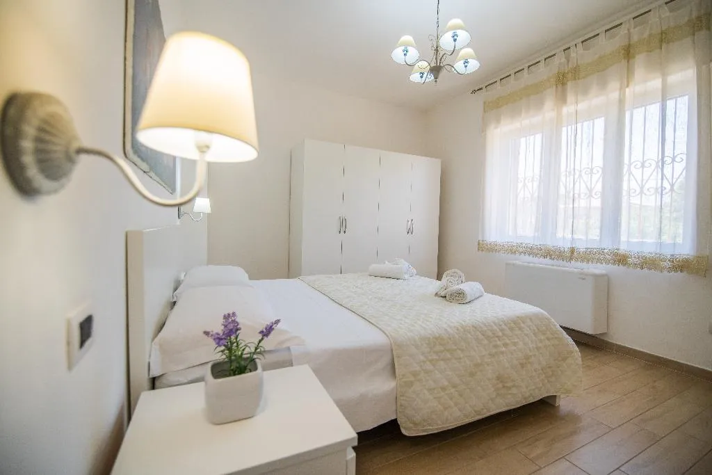 APARTMENT TWO BEDROOMS ONE BATHROOM Room, O' Sole Mio Pompei, Naples