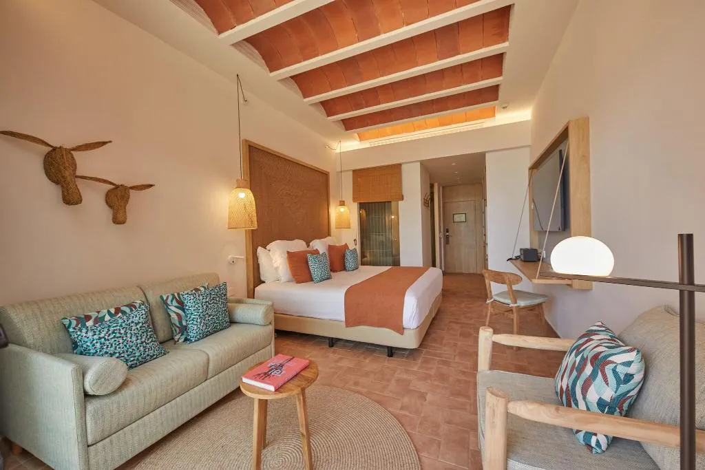 Room, Cala San Miguel Ibiza Res, Curio Colllec by Hilton, Ibiza