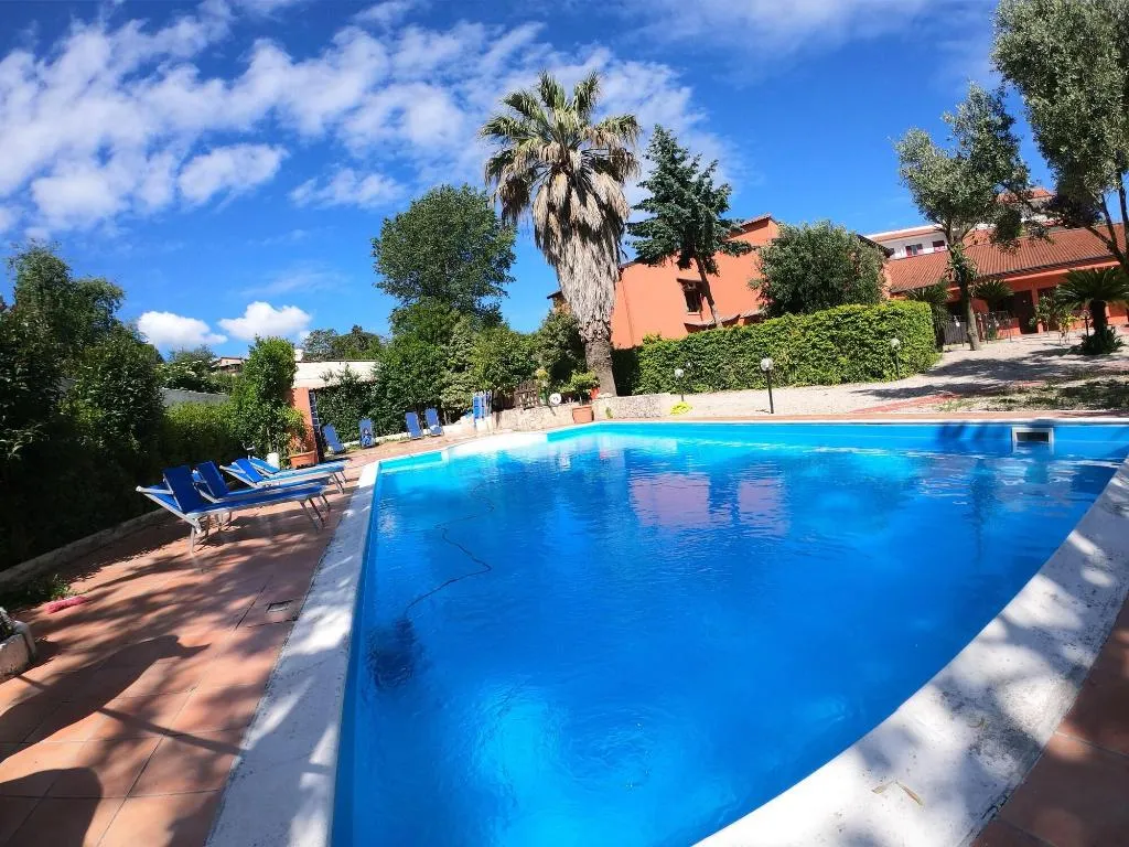 Sports and Entertainment, Relais La Villa, Naples