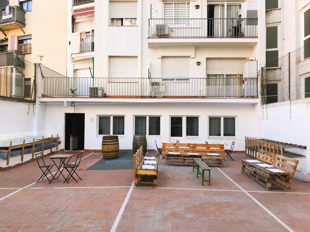 QUADRUPLE ONE BED Room, Break N Bed Hostel, Barcelona