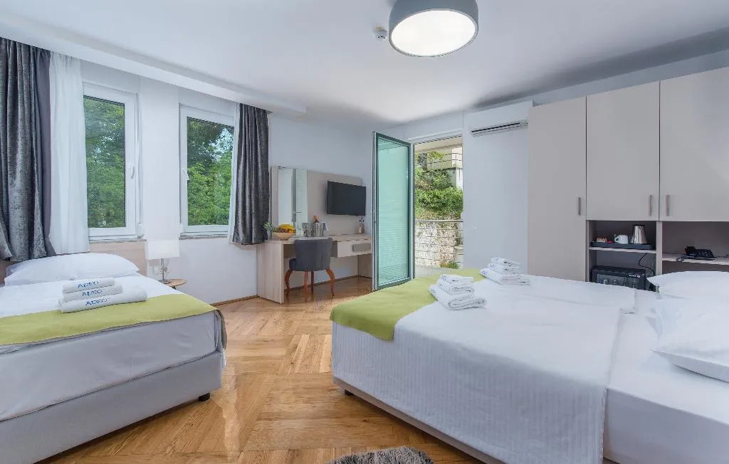 TRIPLE WITH TERRACE Room, Aparthotel Adeo, Istria