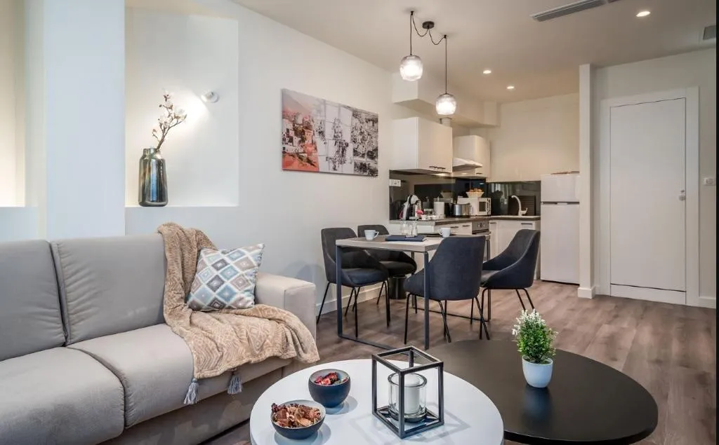 SUITE CAPACITY 4 Room, The Urban Nest Athens - Suites & Apartments, Athens