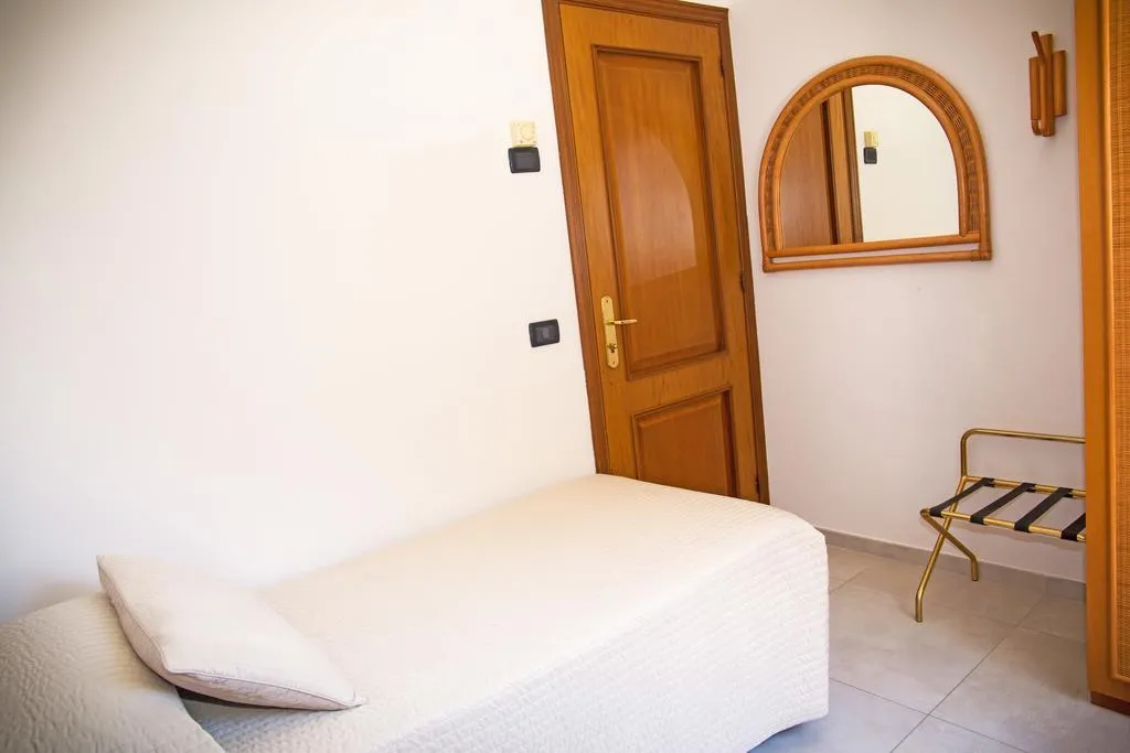 SINGLE STANDARD Room, Corallo, Taormina