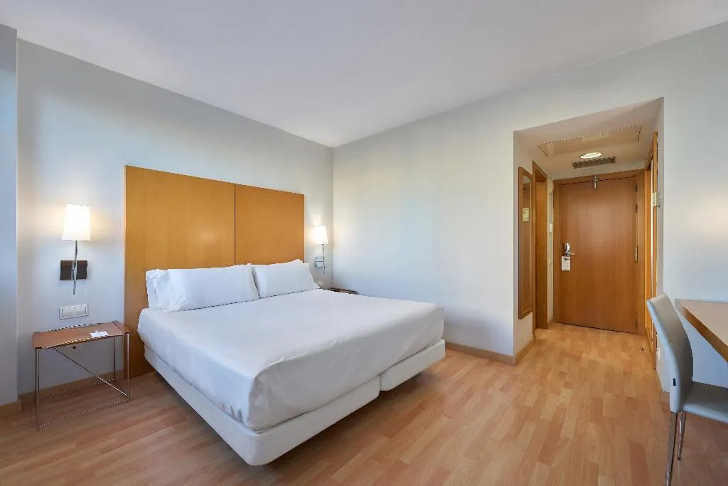 DOUBLE SINGLE USE GARDEN VIEW Room, Catalonia Barcelona Beach, Barcelona