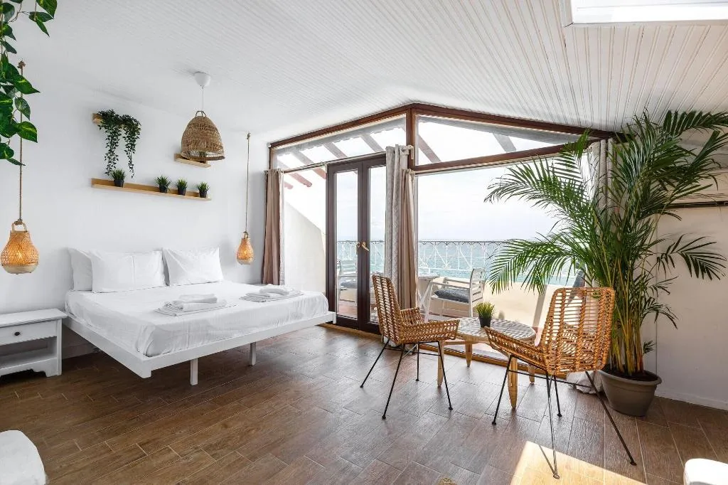 Room, Marabou, Halkidiki