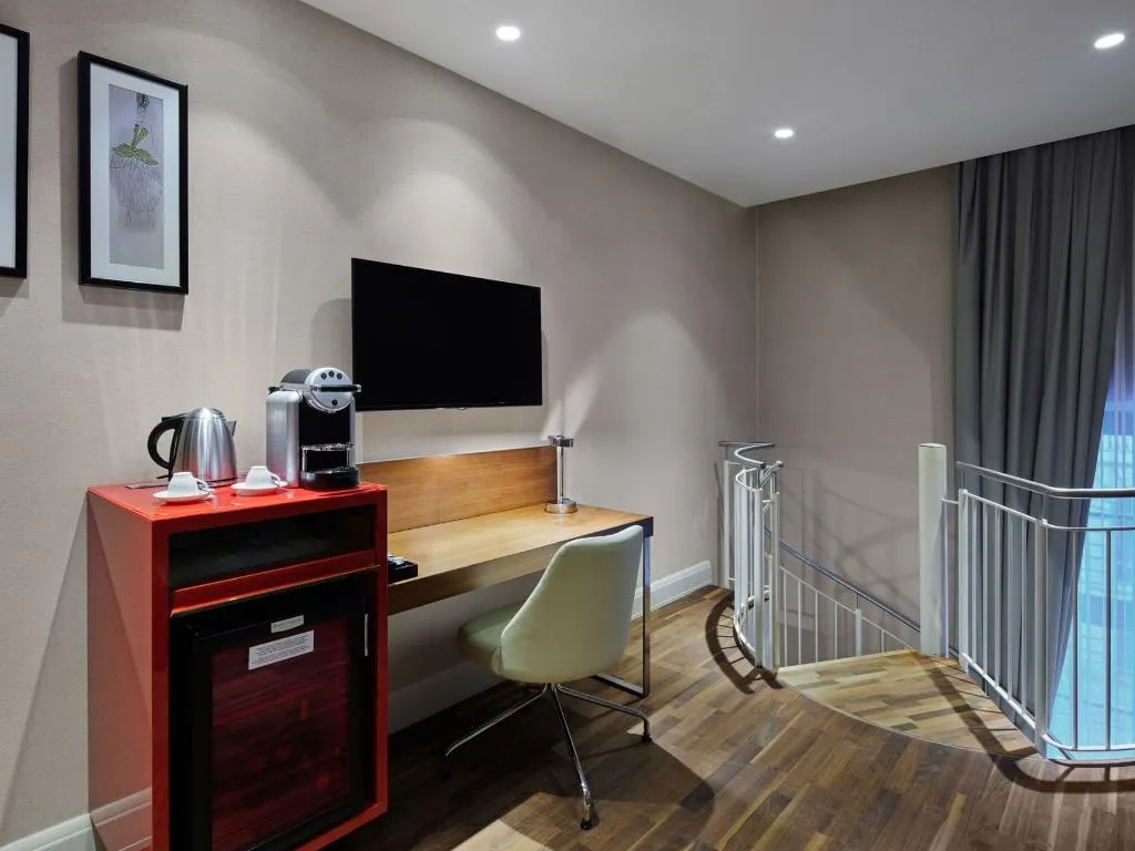 JUNIOR SUITE DUPLEX Room, Titanic Gendarmenmarkt Berlin, Berlin