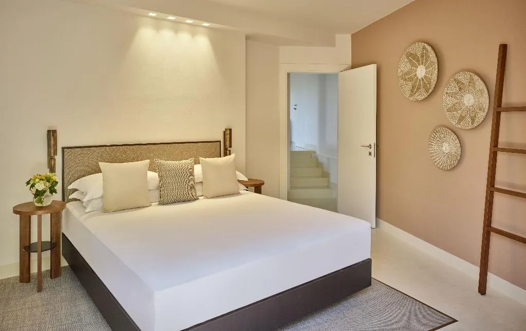 SUITE STANDARD Room, Baia di Chia Resort Sardinia, Curio Collection, Cagliari