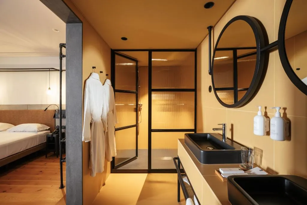 SUITE CAPACITY 4 Room, Inspira Santos Boutique Hotel, Lisbon