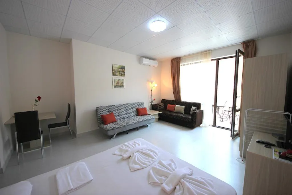 STUDIO CAPACITY 5 Room, Menada Tarsis Apartments, Bourgas