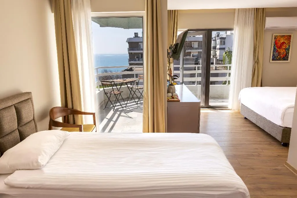 QUADRUPLE COMFORT Room, Mene City Hotel, Antalya