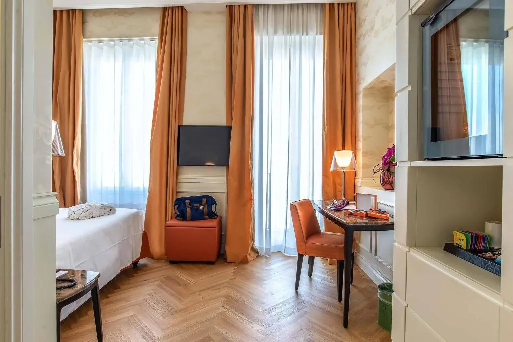 DOUBLE SUPERIOR QUEEN BED Room, Damaso Hotel, Rome