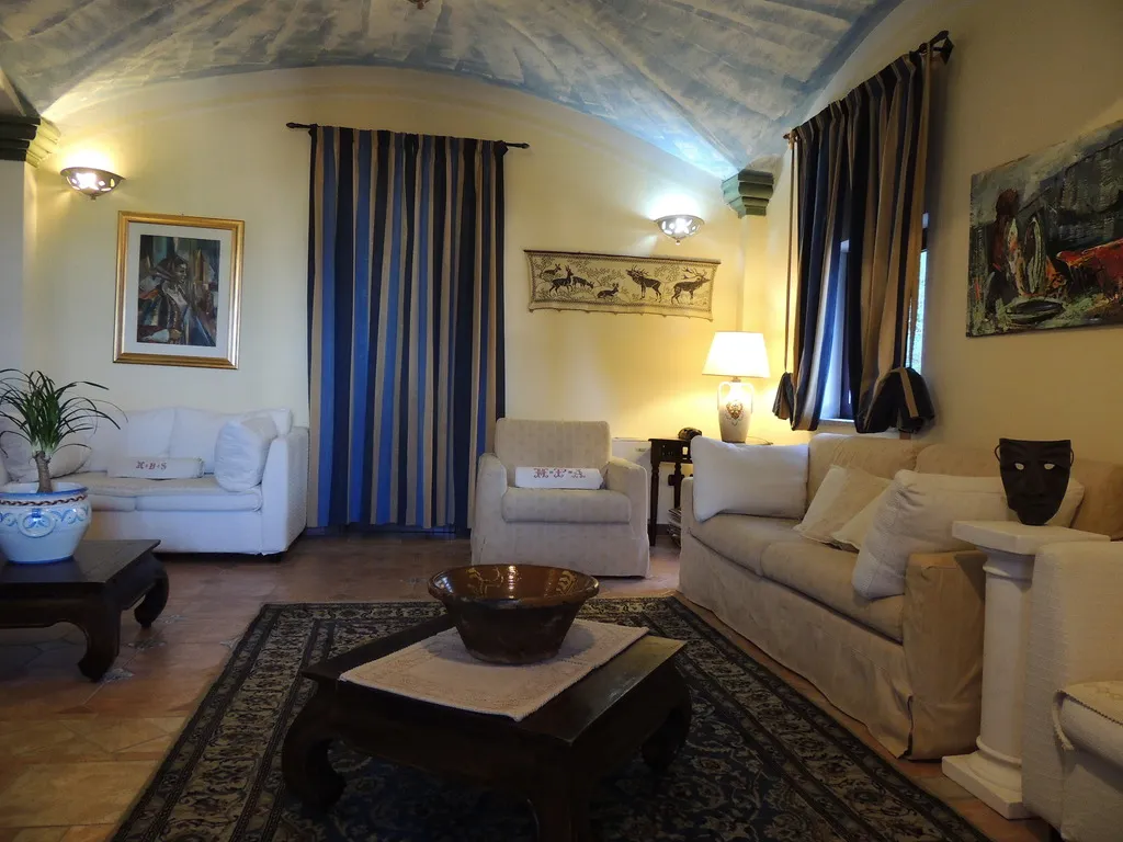 Lobby, Su Lithu, Olbia