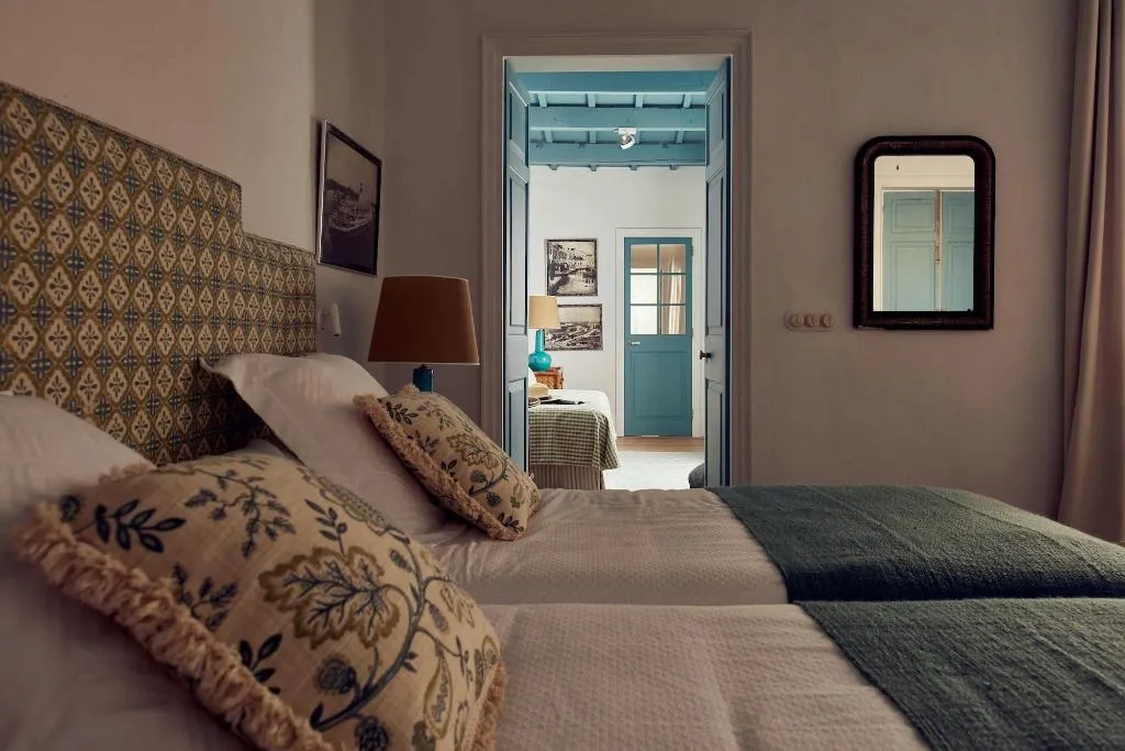 Room, Cristine Bedfor, Menorca