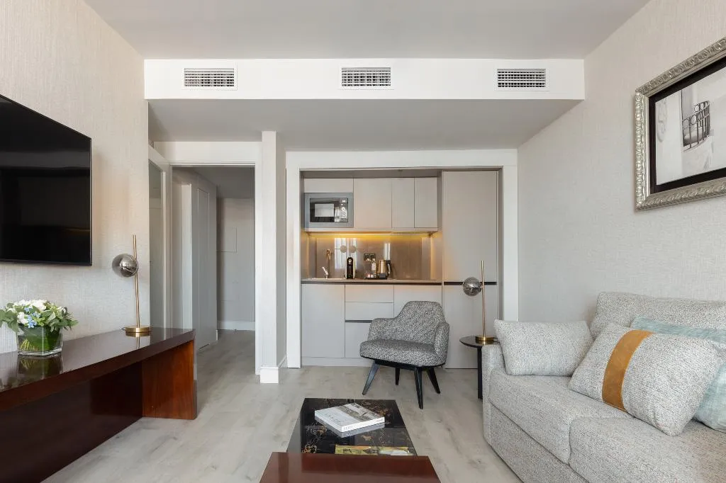 APARTMENT TWO BEDROOMS Room, Suites Center Barcelona, Barcelona