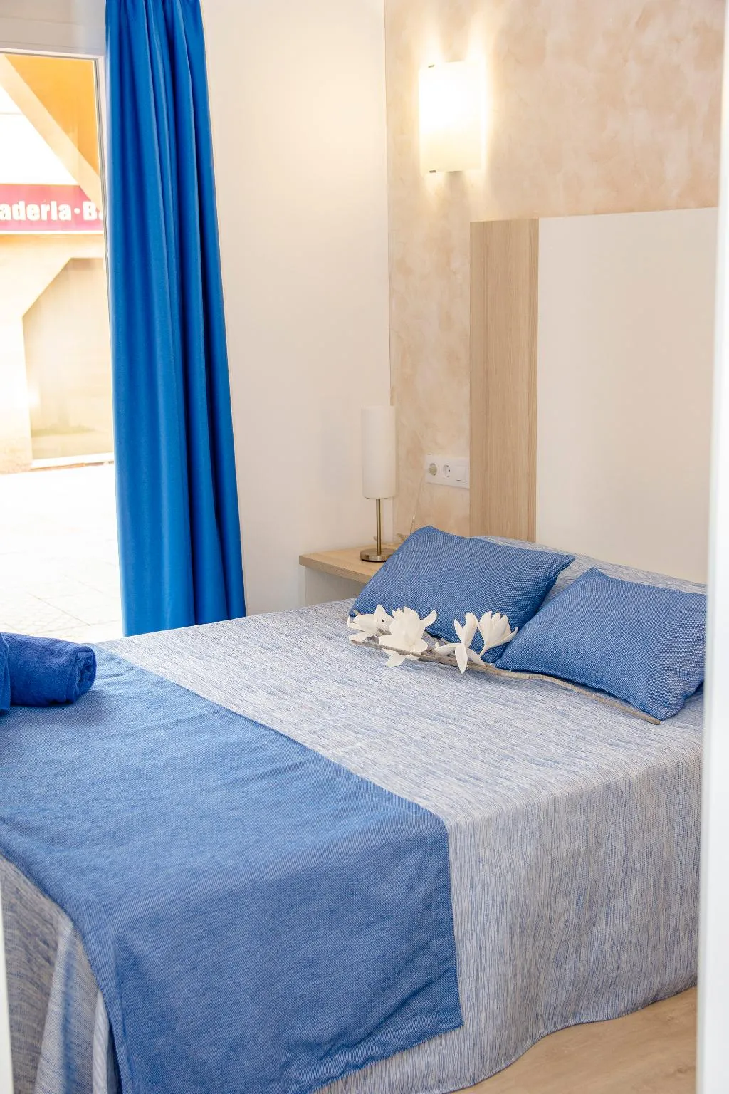 Room, Maribel, Menorca