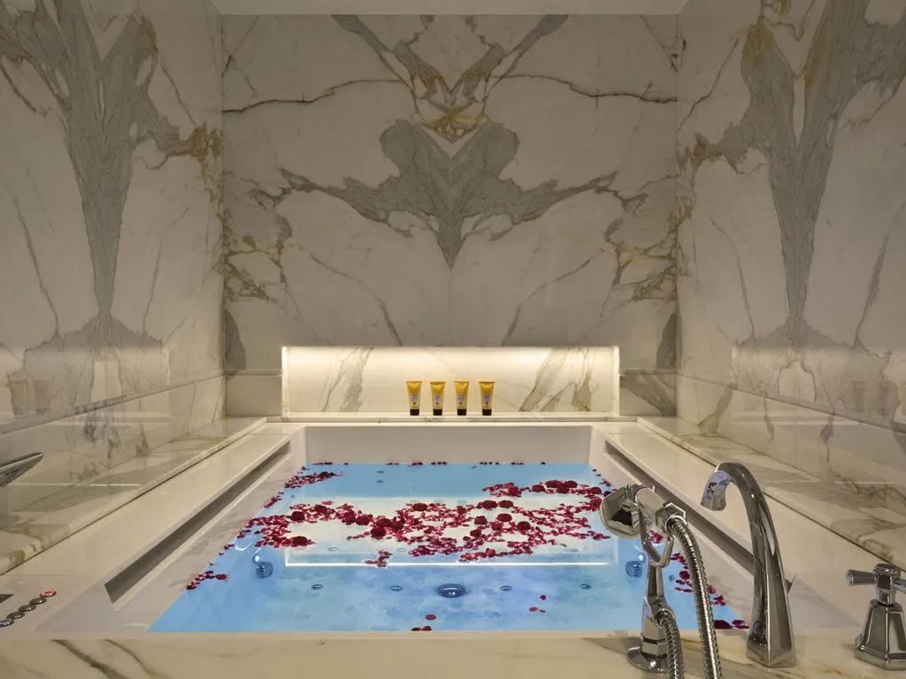SUITE WITH JACUZZI Room, Splendide Royal Rome, Rome